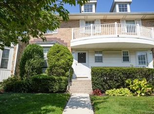 105 Glen Way, Syosset, NY 11791
