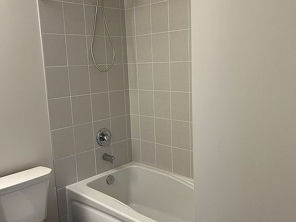 5th image of 1350 Hemlock Rd #403