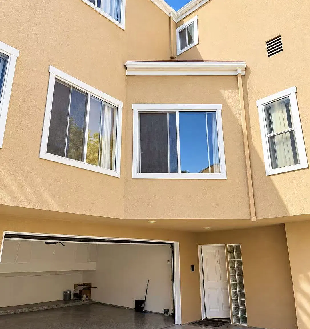 3 bed, 3.5 bath, 1969 sqft, $3,800 — Photo 1