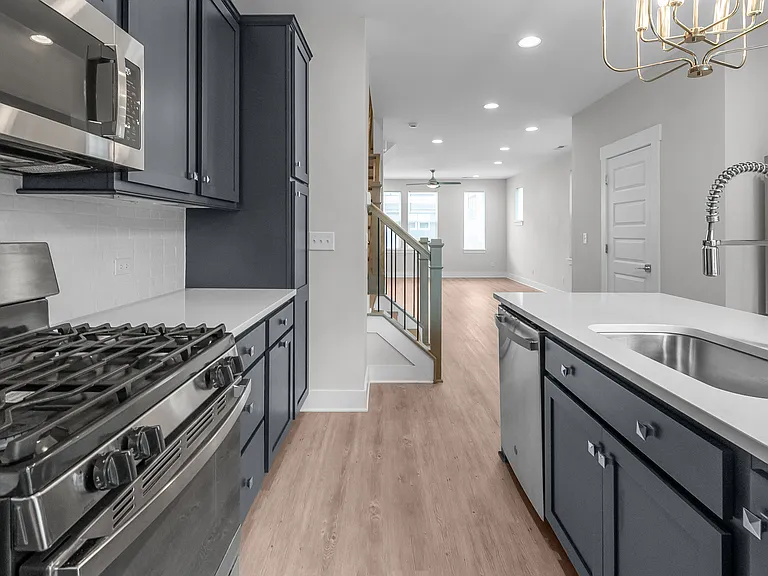 570 W End Dr — Photo 21