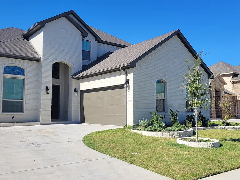 3620 Hidden Hollow Dr — Photo 2