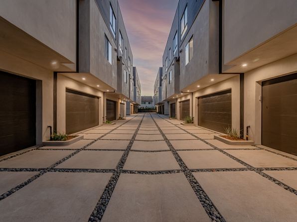 18301 Collins St #18305-C