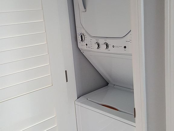 5th image of 245 W Stocker St #11138631