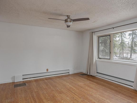 4th image of 303 Beaver Blvd