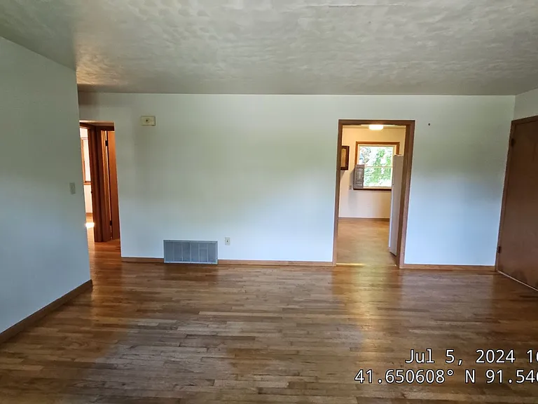518 W Benton St — Photo 13