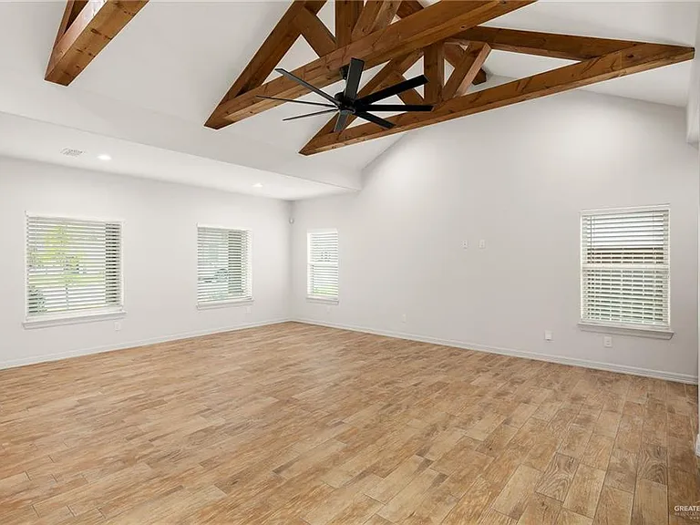 803 W Iroquois Ave — Photo 3