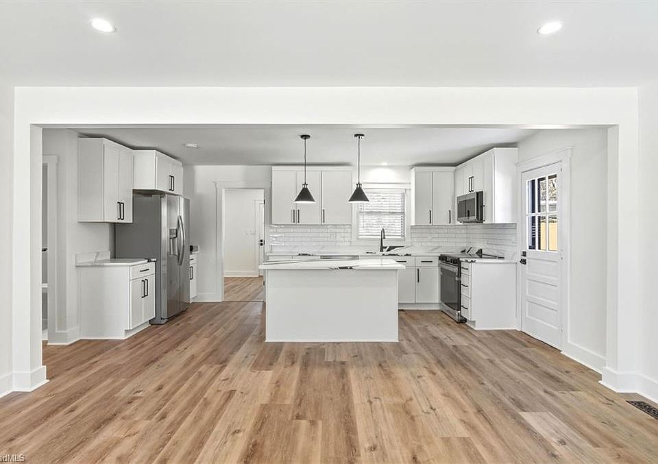 1st image of 920 Gales Ave