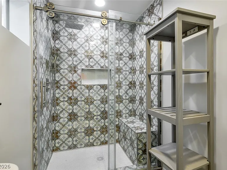 2324 Laurie Dr — Photo 12