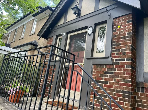 25 Halford Ave, Toronto, ON M6S 4G1