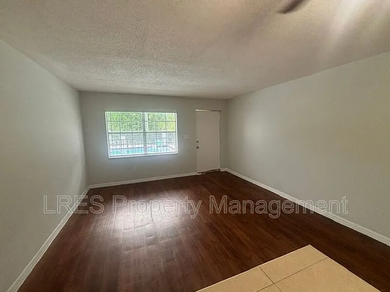 1031 Columbia Ave #G — Photo 10