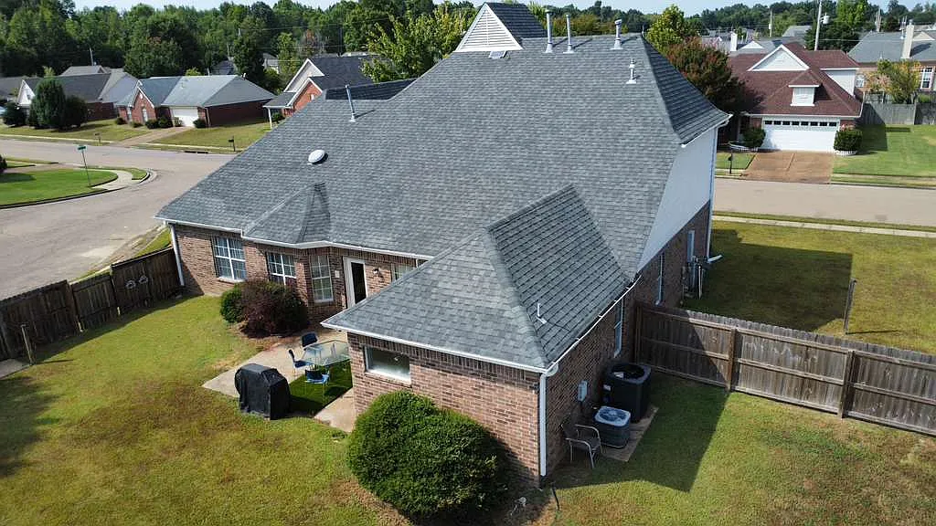 5 bed, 3200 sqft, $7,999 — Photo 4