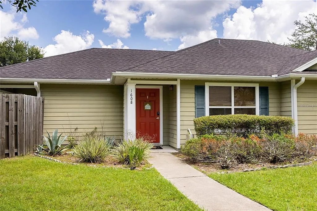 3 bed, 2.0 bath, 1261 sqft, $2,250 — Photo 2