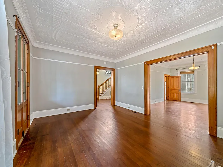 583 Russell Dr — Photo 13