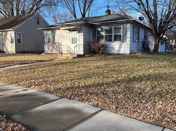 500 W 2nd St, Waconia, MN 55387