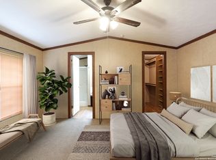 385 W County Road 5719, Devine, TX 78016