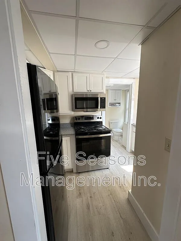 3 bed, 1.0 bath, 1100 sqft, $2,800 — Photo 4