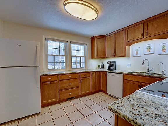 5th image of 137 Winterwood Drive