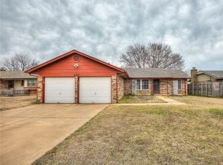 212 S Silver Leaf Dr, Moore, OK 73160