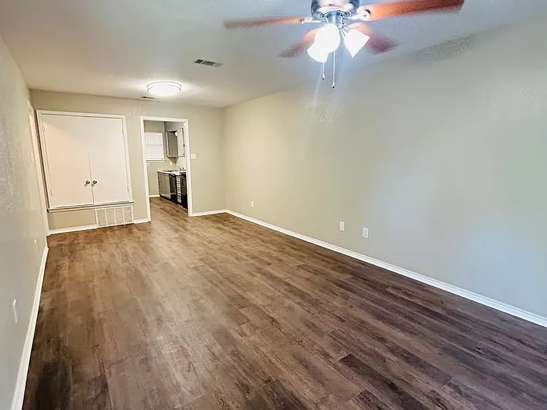 3309 Alta Vista Dr — Photo 2