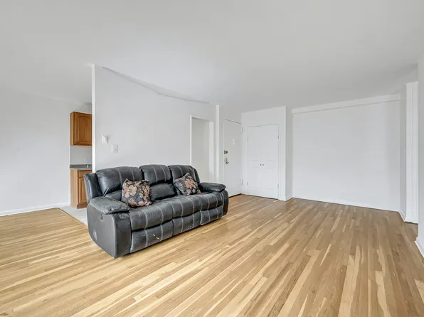 5730 Mosholu Avenue image 3 of 15