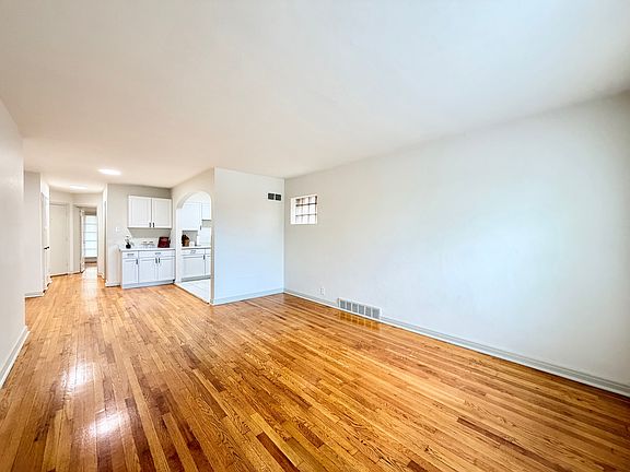 5th image of 5306-5308 Jamieson Ave #1S