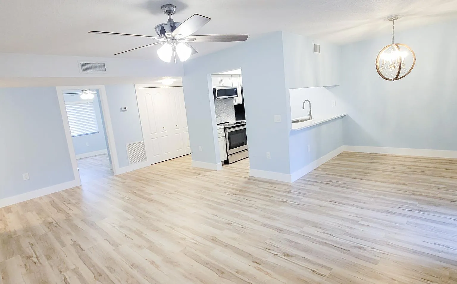 3 bed, 1220 sqft, $1,950 — Photo 2
