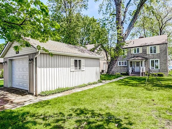3rd image of 306 Prospect Point Rd S