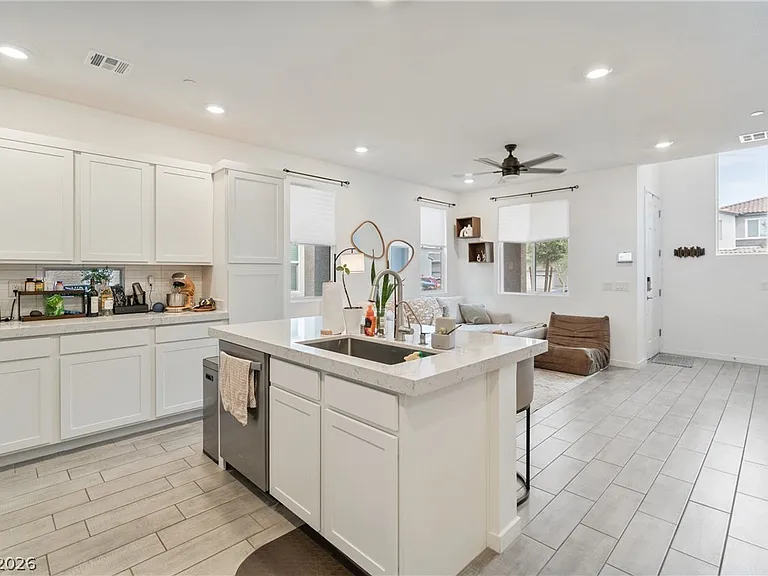 222 Krameria Ave — Photo 4