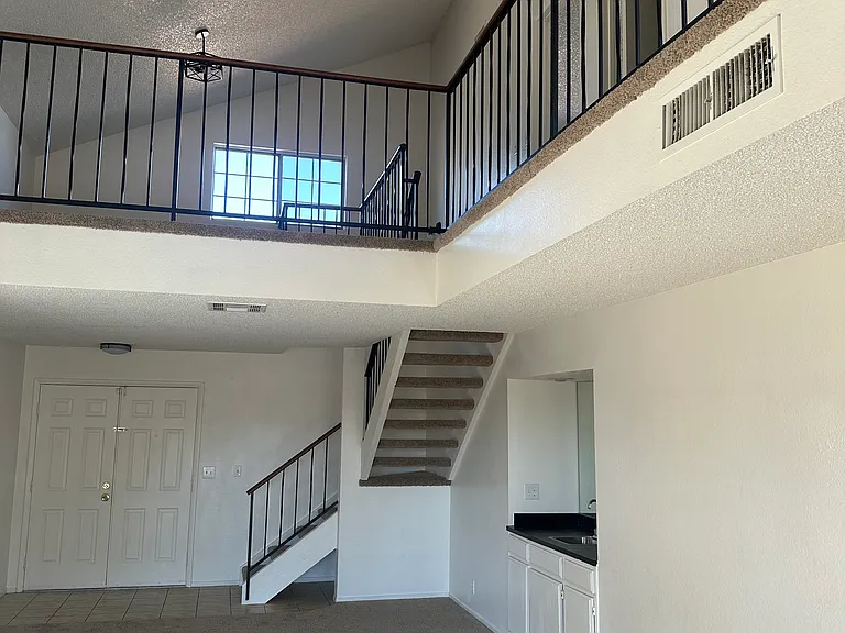 1805 Palo Alto Cir — Photo 3