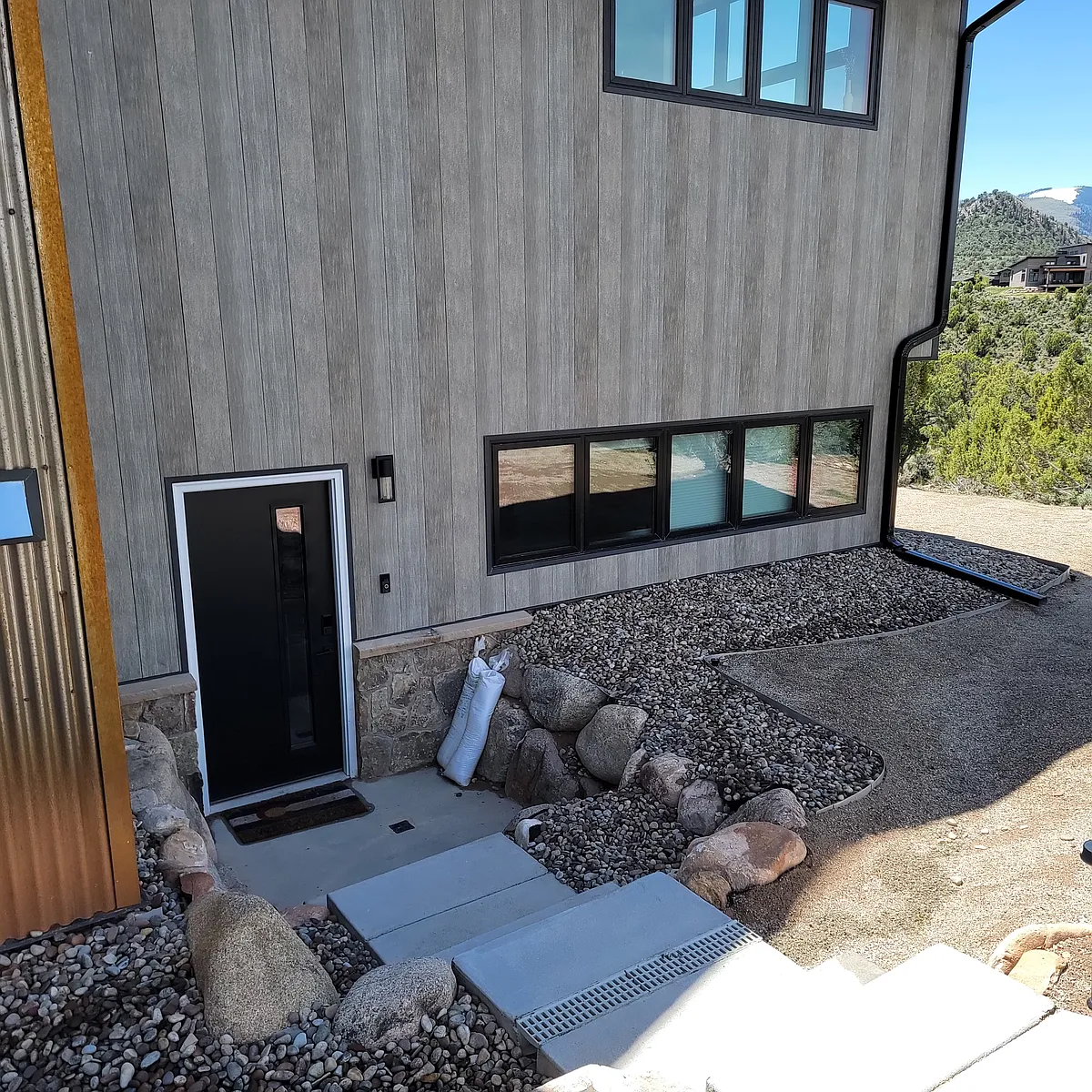 Building Photo - 1364 E Haystacker Dr