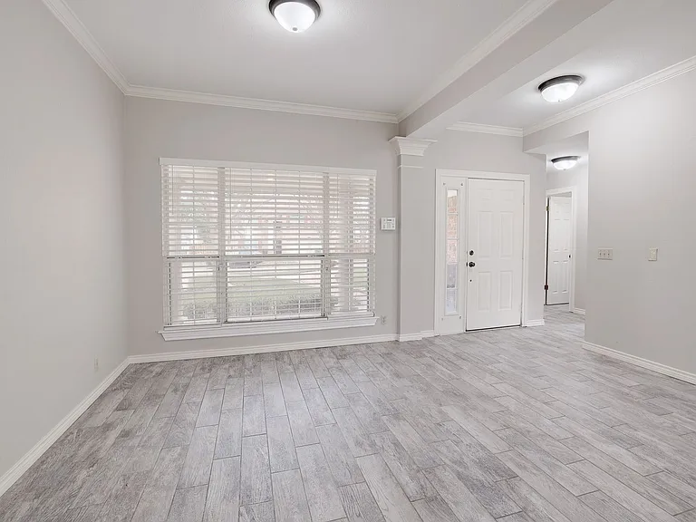 1811 Iris Ln — Photo 14