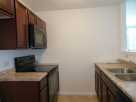 4th image of 5950 Oakwood Dr APT 2H
