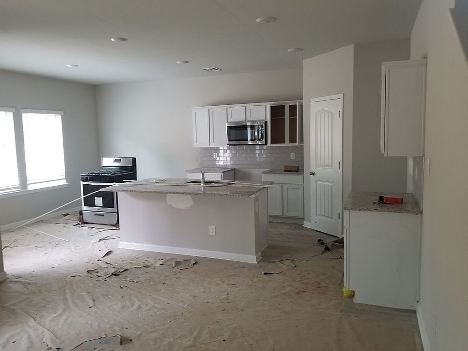 2nd image of 44065 Covington Rdg