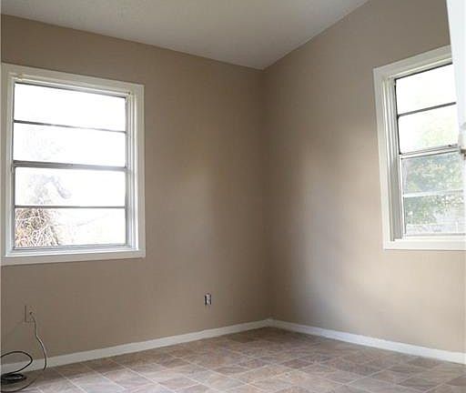 3rd image of 1231 Crest Park Dr