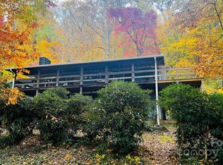 64 Meadow Ln, Fairview, NC 28730