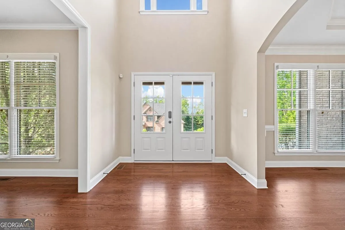 5 bed, 4639 sqft, $4,600 — Photo 2