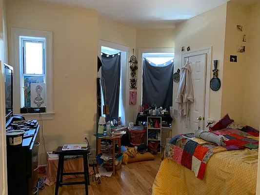 Rented by Premier Metro Realty Corp | media 12