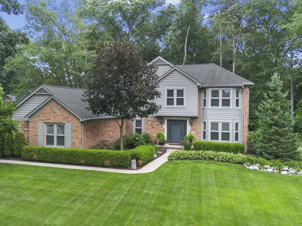 12072 Pembrooke Cir, South Lyon, MI 48178