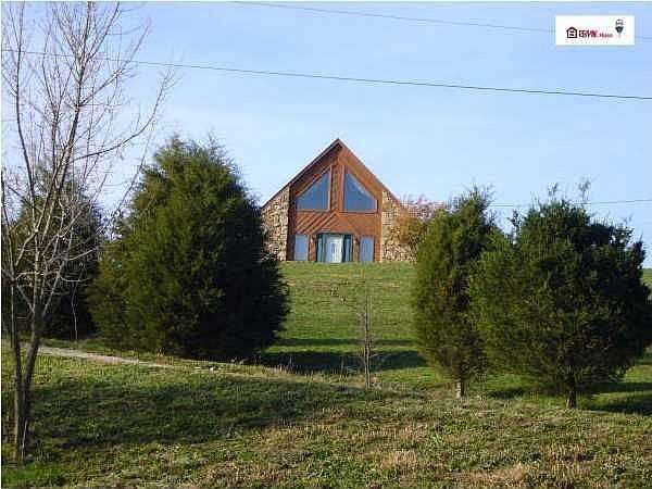 2nd image of 210 Hoagland Hill Rd