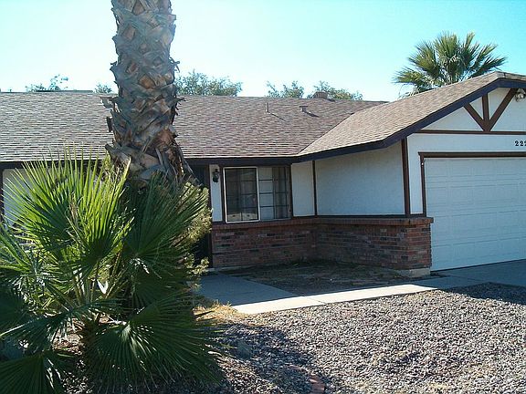 2nd image of 2229 E Catalina Ave