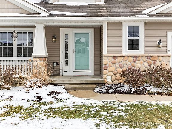 3rd image of 2664 Arbor Chase Dr NE