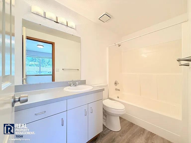 1317 Contra Costa Ave — Photo 20