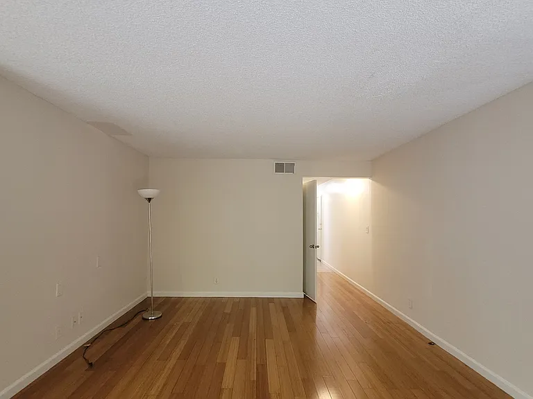 Gramercy Apartments — Photo 17