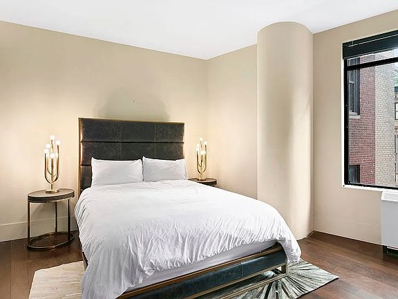 4th image of 40 Broad St APT 25E
