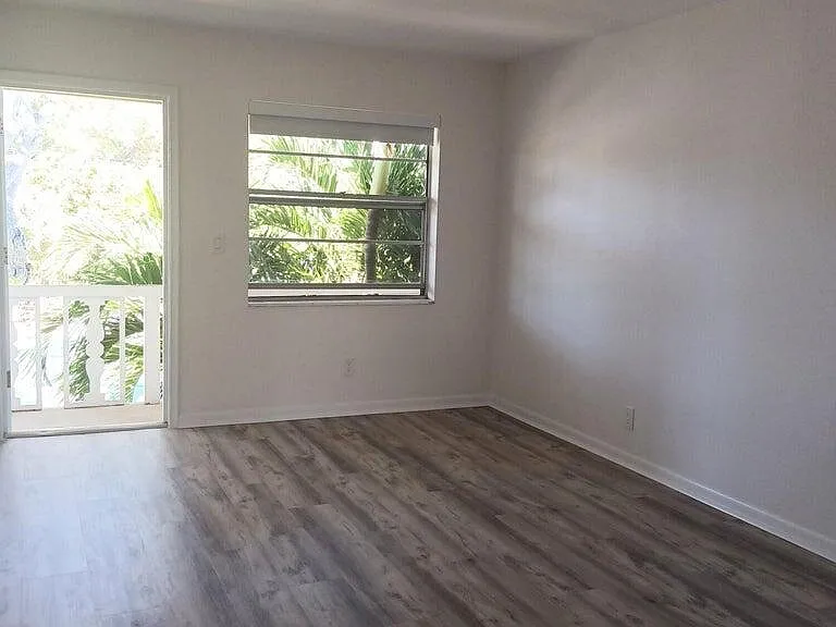 640 SE 2nd Ave #202 — Photo 4