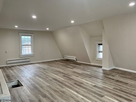 4th image of 187 Franklin Ave Floor 2