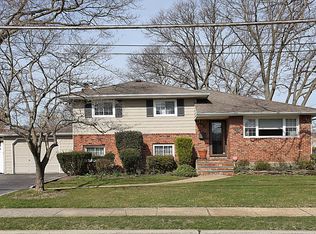 252 Roosevelt Ave, Massapequa Park, NY 11762