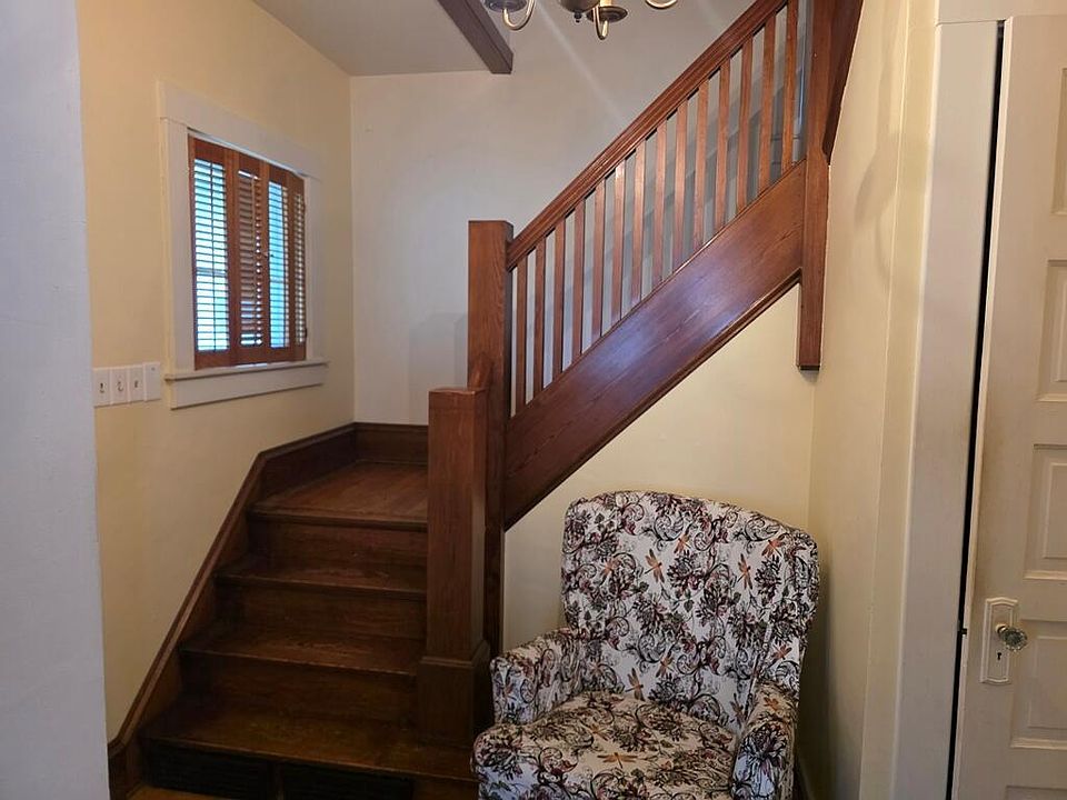 1st image of 910 Dillingham AVENUE