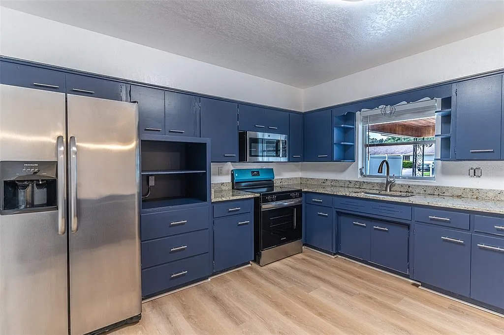 3 bed, 2.0 bath, 1400 sqft, $1,995 — Photo 4