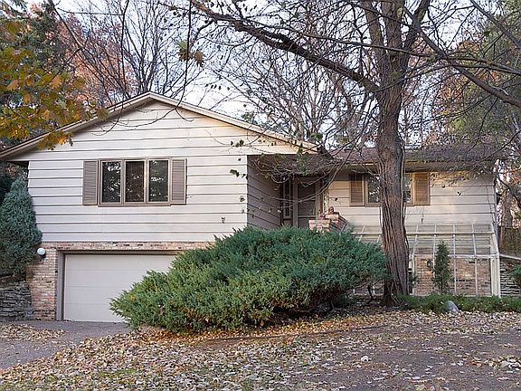 Front view - large lot